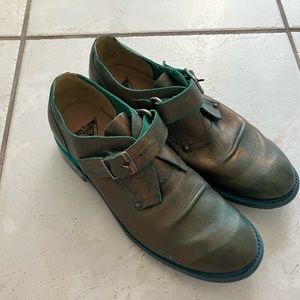 Fluevog Ayn Women’s shoes in bronze. Size 9